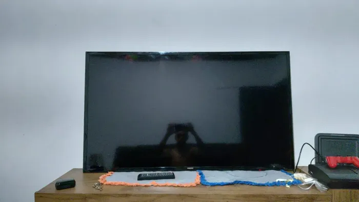 Vendo tv 48 polegadas, não smart. Não consigo baixar app