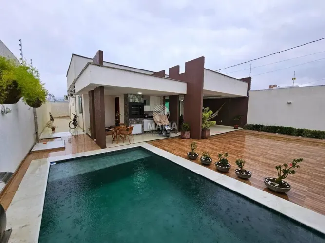 Casa fora de condomínio com 03 quartos e piscina privativa à venda em Gravatá/PE!