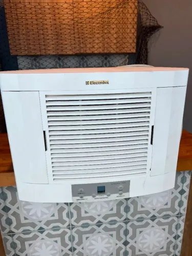 AR CONDICIONADO 10.000 BTUS ELECTROLUX C/ CONTROLE 