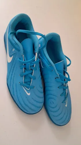 Chuteira futsal masculina tamanho 37. Marca Nike. Nova. Nunca foi usada.