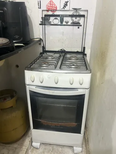 Fogão 4 bocas e forno