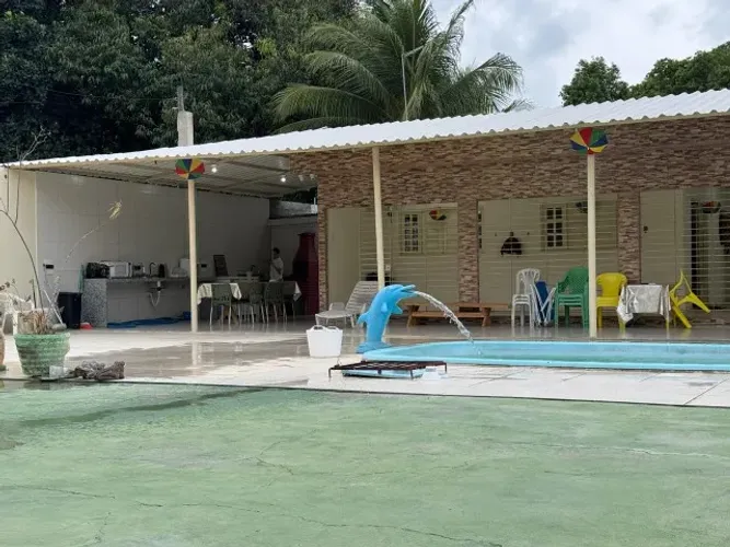 Casa em enseadas dos corais com piscina - troco por galpão 