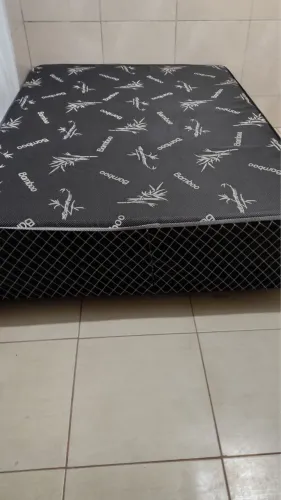 Cama casal ,base de casal ,uma bicicleta
