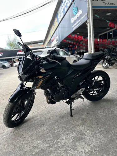 FAZER FZ250 2024