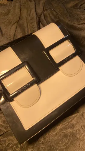 Bolsa Petite Jolie em PVC Preto e Branca