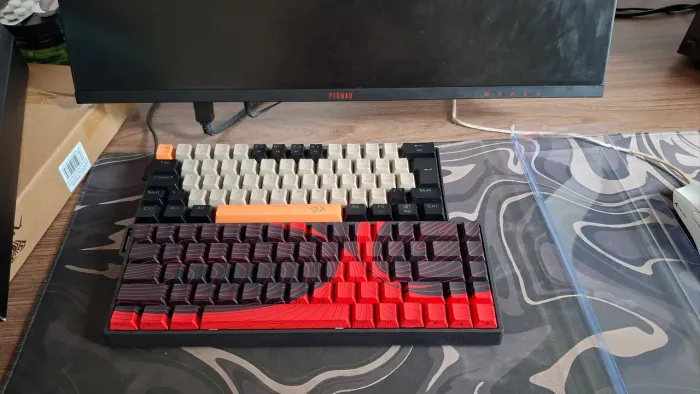Teclado Magnético Aula 68 He Pro e Teclado Mecânico Redragon Lakshmi