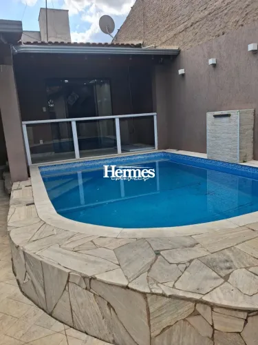 Linda casa com suíte e piscina para locação em Paulínia SP.