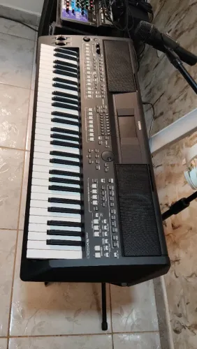 Teclado Yamaha PSR sx600