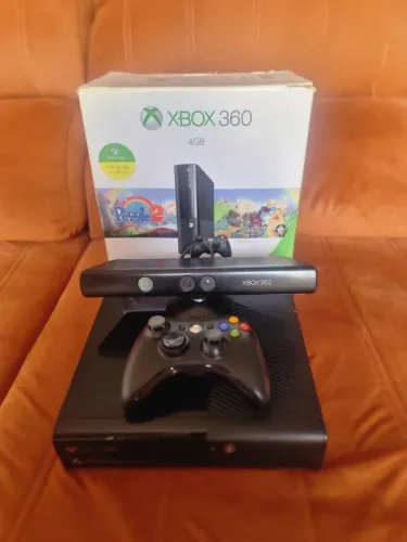 Console Xbox 360 bloqueado, completo acompanha Kinect, controle e cabos originais, 