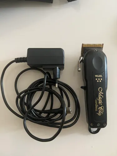 Vendo máquina de cortar cabelo profissional