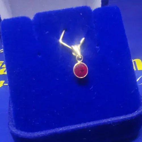 Pingente Zircônia Branca 5 mm e Vermelha Ouro 18 Kilates                                  
