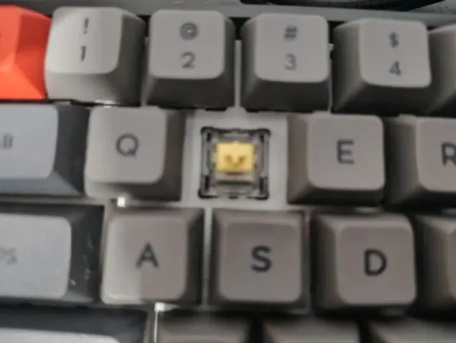 Teclado Epomaker Skyloong GK61 Switch Optico Yellow