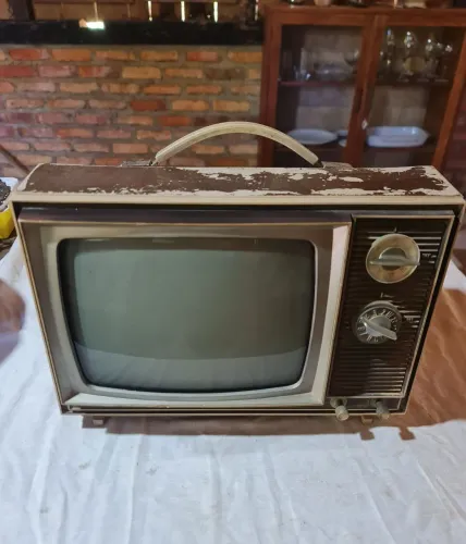 Vendo TV antiga. 
