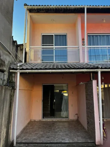 Carmen Imóveis vende casa dúplex dois quartos na Praia do Saco