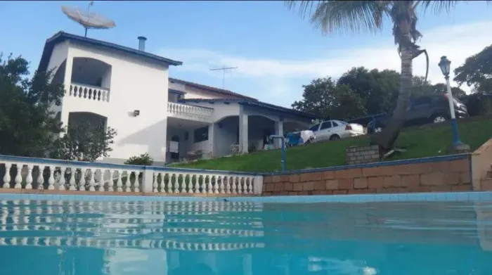 Linda Chácara no bairro do Barreiro com 5 quartos e 4 suítes e piscina