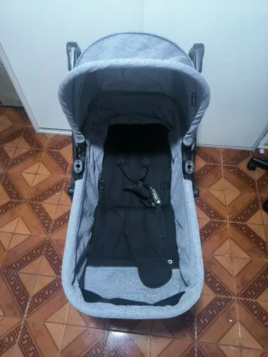 Carrinho de bebê e bebe conforto - Cosco