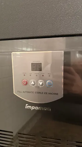 MÁQUINA DE GELO INPOMAC 220v (38k/ dia)