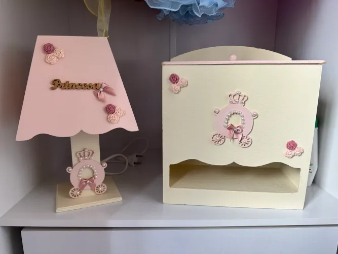 Abajur e porta fraldas menina