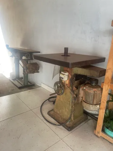 Maquina de serralharia  