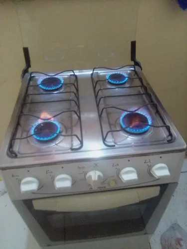 Vendo esse fogão 4 bocas elétrico funcionando perfeitamente valor 280