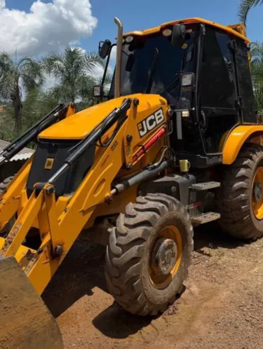 Retroescavadeira JCB 3CX 2025 - Com apenas 400 Horas