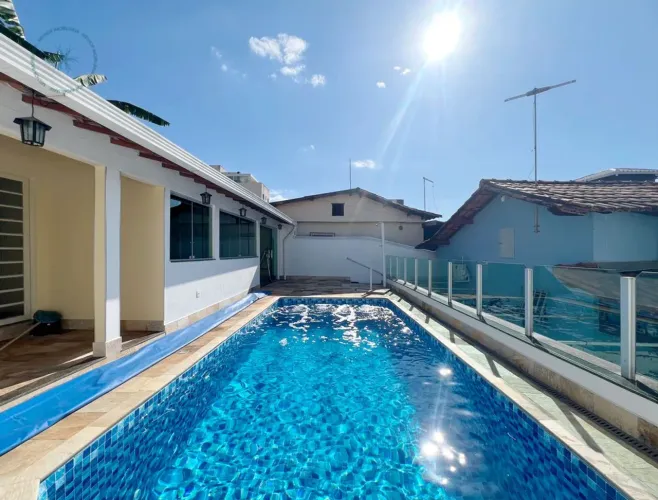 Casa em Lote 369m² á venda no bairro Candelária, Belo Horizonte - MG.