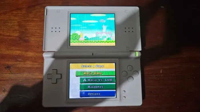 Nintendo DS Lite Rosa - Video game portátil duas telas, usado em ótimas condições.