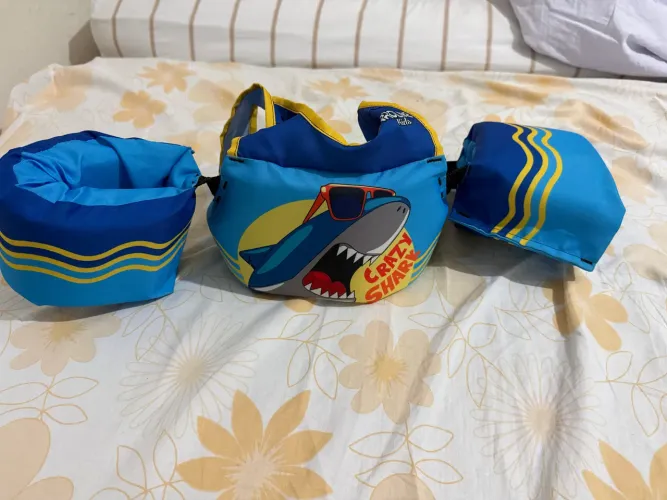 Vende-se Boia infantil de tubarão