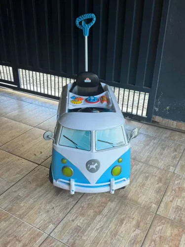 Carrinho de Passeio e Pedal Kombi Infantil Com Som Carro Empurrador Kombina para Crianças