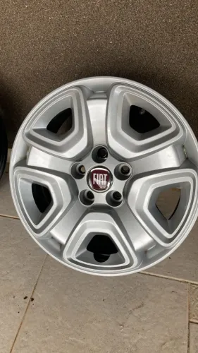 Rodas de ferro e calotas aro 16 original Fiat toro