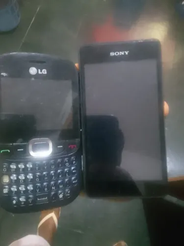 Tô vendendo 2 celular arrumar bateria um pega aplicativos outro botão só arrumar se feliz 