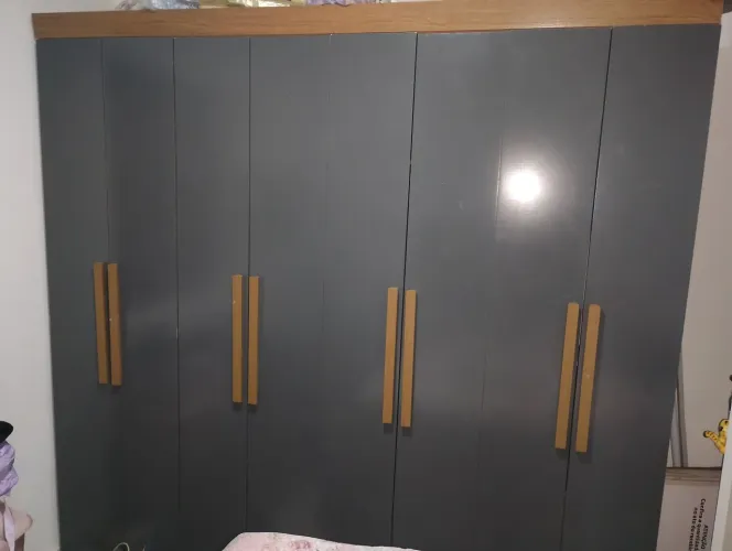 Vendo guarda-roupa 8 portas