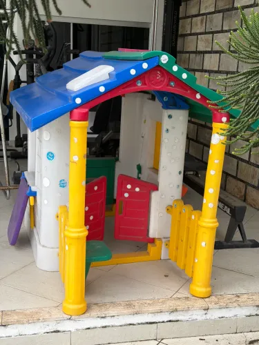 Casinha Infantil Grande em Plástico - Excelente Estado