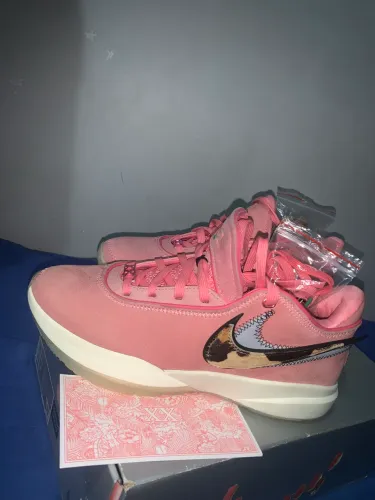 Lebron XX - pink diamond - n40
