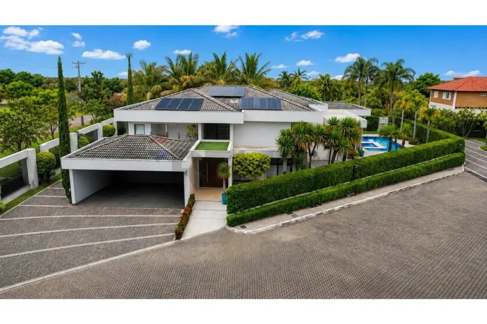 Casa de Altíssimo Padrão no Lago Norte: ML 3, Condomínio Fechado, 5 Suítes e Lazer Complet