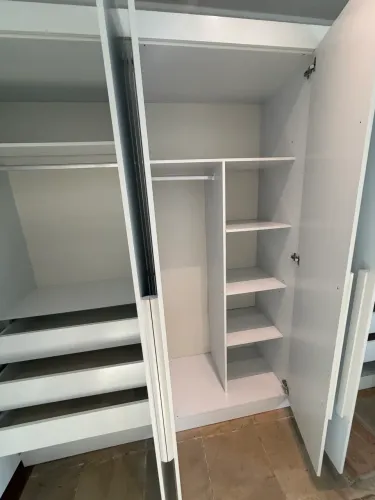 Armário 6 portas espaçoso 