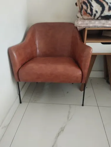 Poltrona em courino