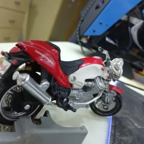 MINIATURA DA MOTO Moto Guzzi V11 Sport