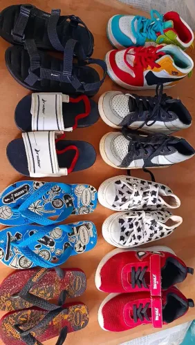 8 Pares de calçados infantil