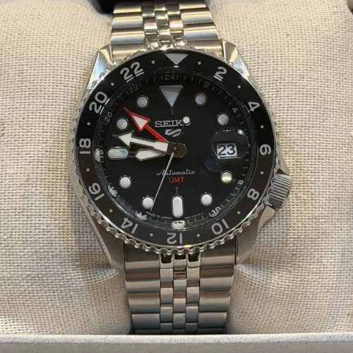 Relógio Seiko Sport 5 GMT Bruce Wayne automático