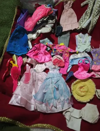 LOTE ROUPAS ORIGINAIS BARBIE + DE 40 ITENS