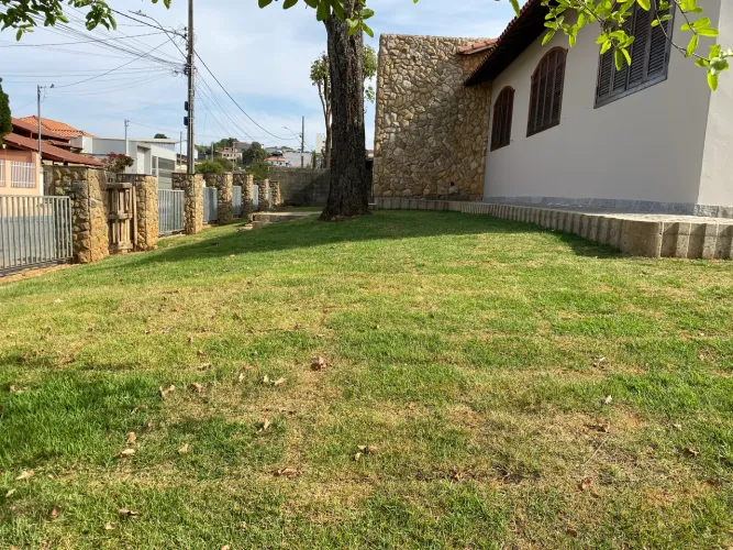 Linda casa em ótima localização 