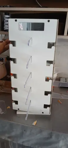 Vende-se um porta óculos giratório