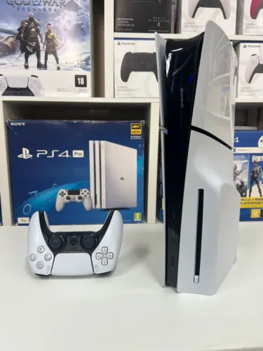 Ps5 Slim semi novo versao com leitor de discos 1 controle  - 3.399,00 no dinheiro - pego s