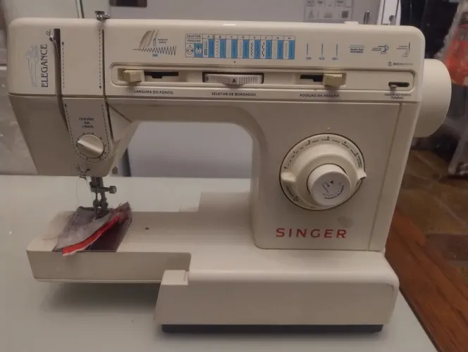 Máquina de Costura Singer 4830C