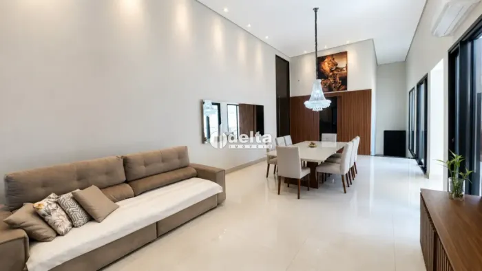 Casa em condomínio com 3 suítes disponível para locação no bairro Laranjeiras em Uberlândi