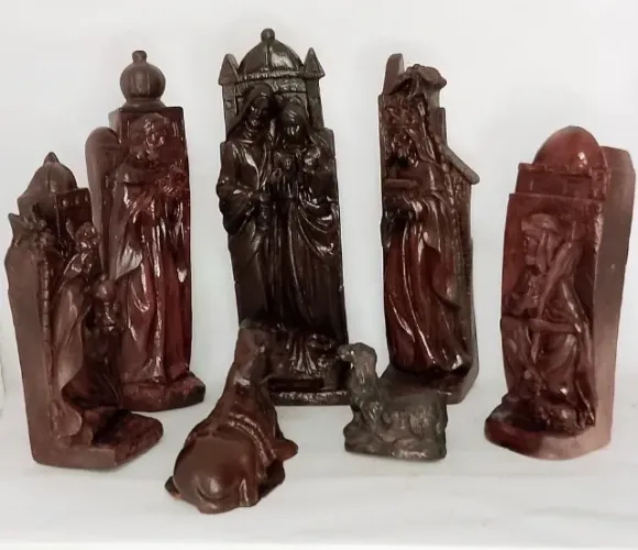 Presépio Natalino na cor tabaco escurecido e envernizado em gesso ( 7pçs ) 