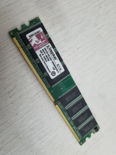 Memória RAM Kingston KVR 1GB