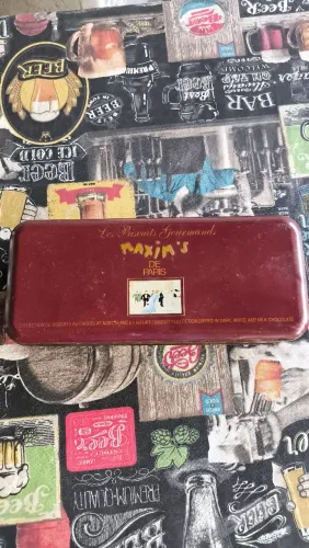 Caixa de lata articulada publicidade biscoito Maxim's De Paris Les Biscuits Gourmands