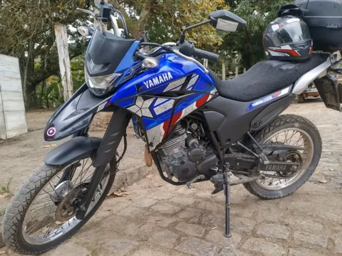 Yamaha Lander 250 - Capitão América